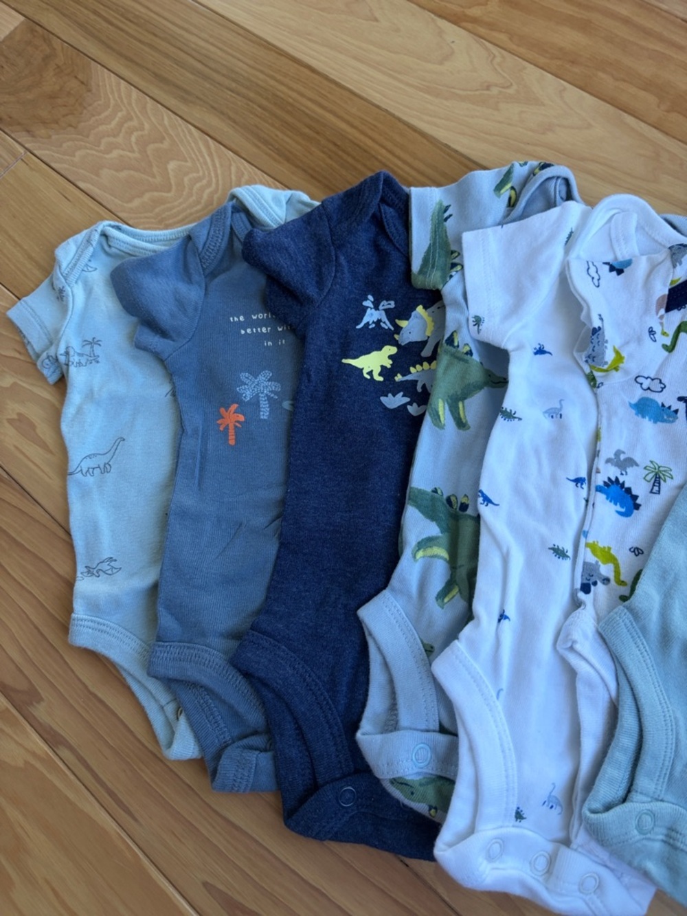 Set of 9 dinosour onesies - newborn